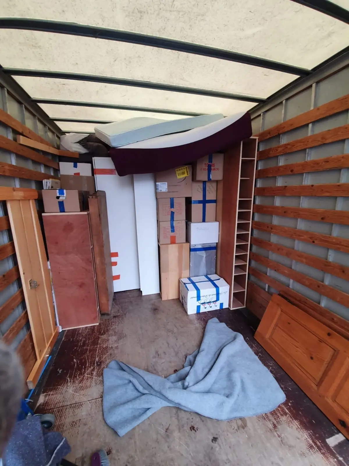 rapidlift-emballage-protection-mobilier-camion Mobilier emballé et protégé par Rapidlift, calé dans le camion de déménagement